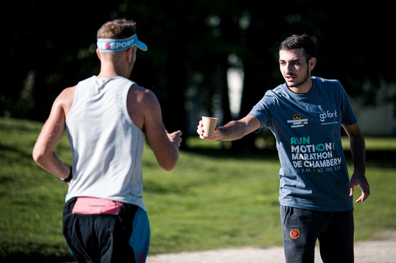 Runner fueling for a marathon with hydration, carb loading meal prep, and energy gels.