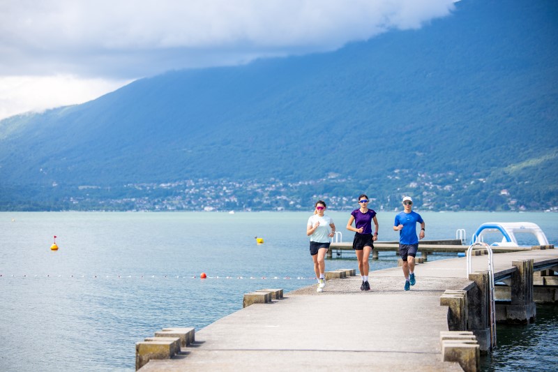 Runner alternating walking and running intervals on a path for weight loss and fat burning.