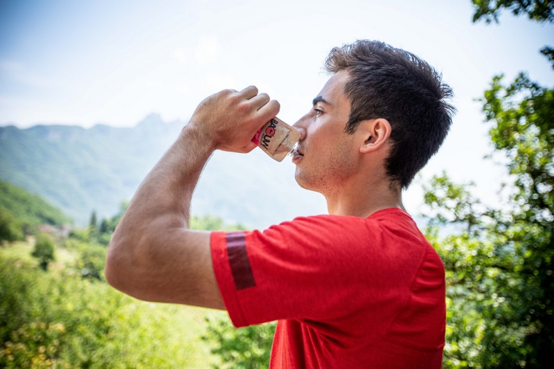 Fast sugars like gels and sports drinks provide quick energy for endurance athlete performance.