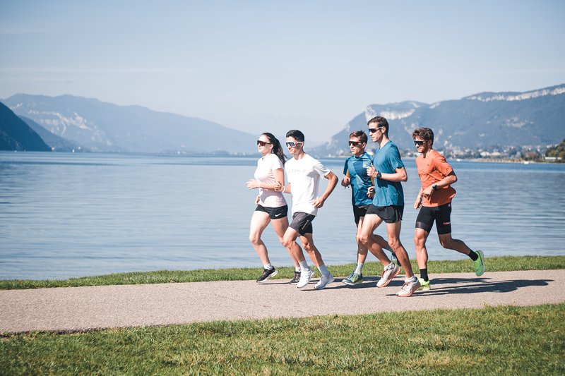 Runners training together in a group workout, building a summer body year-round with smart nutrition.