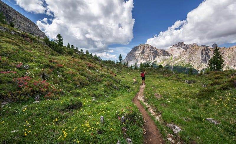 Runner tackling UTMB Mont-Blanc ultra-trail route with alpine scenery in the ultimate race guide.