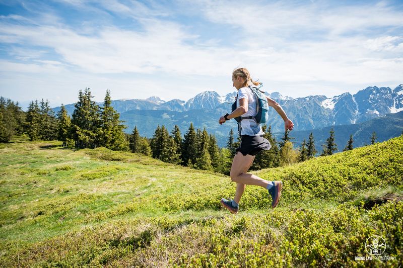 Runner tackling the Echappee Belle ultra trail in Belledonne mountains, ultimate guide overview.