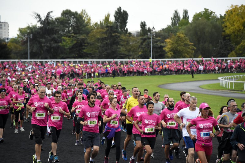 Runners at the Odysséa Paris charity race supporting breast cancer research, a must-run spring event.