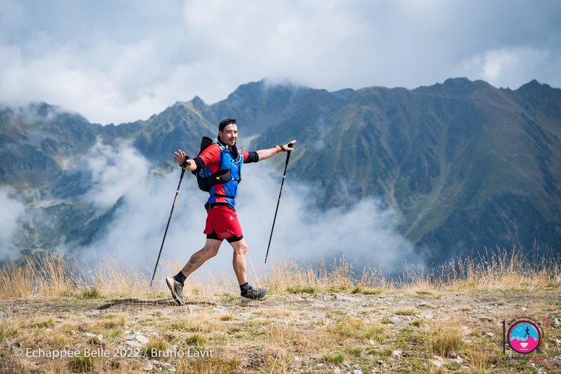 Runner tackling the Rocher Blanc Skyrace in Belledonne, featured in an ultra trail guide.