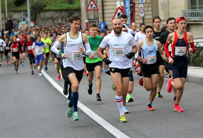 Runner following a 10K training plan to run faster and reach a race goal