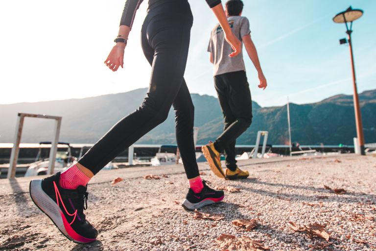 Runner using the Cyrano Method run-walk strategy during marathon and ultramarathon endurance training