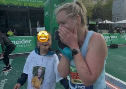 Vanessa crosses the finish at her first Paris Marathon with an inspiring 6:07 running achievement.