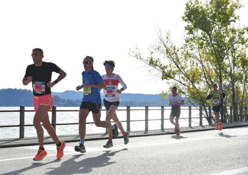 Matteo running the Lake Maggiore Half Marathon on his way to breaking 1:20.