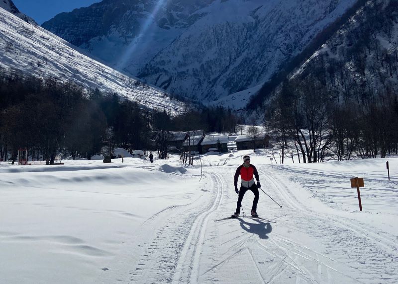 Runner cross-country skiing on snowy trails to build endurance, strength, and winter fitness
