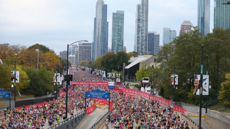 Runner preparing for the Chicago Marathon 2026 with registration guidance, course details, and race day tips