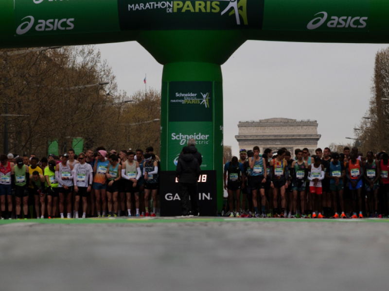 Runner following a 4:15 marathon training plan with targeted pace workouts and endurance tips